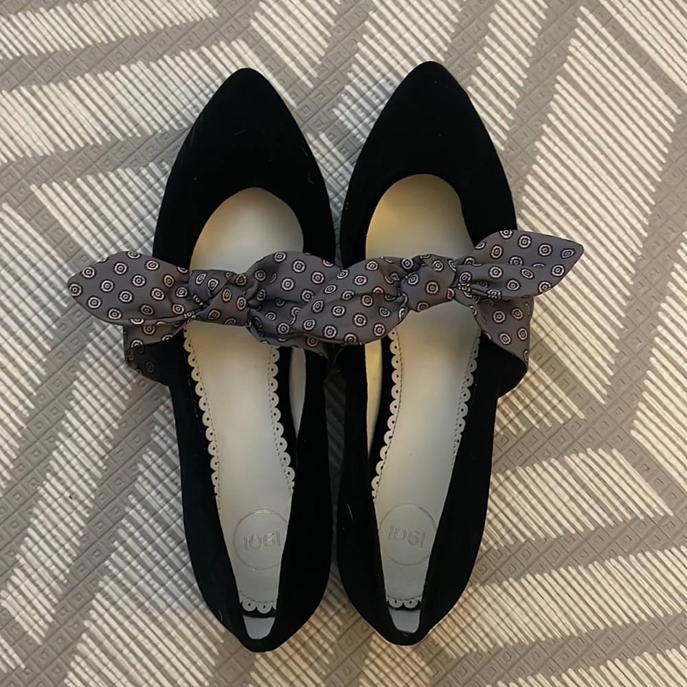 1901 Velvet Flats with Bow